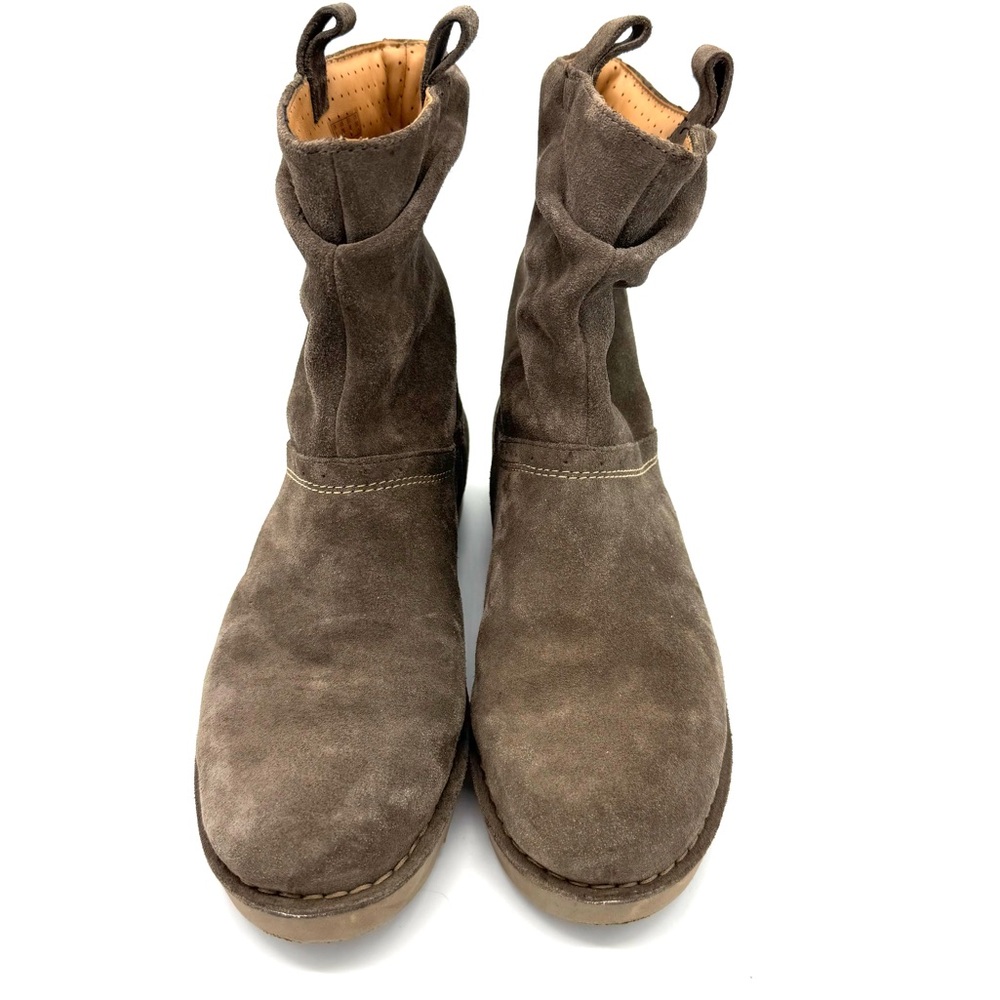 Clark’s Slouchy Boots Booties Slip On Suede Leather Flat Comfortable Taupe 7.5 - Picture 2 of 7